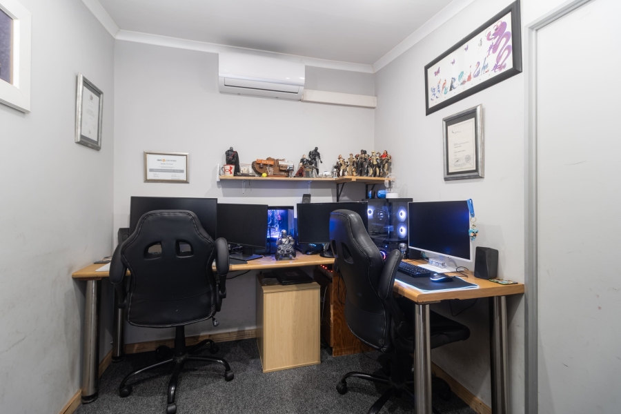 3 Bedroom Property for Sale in Ruwari Western Cape